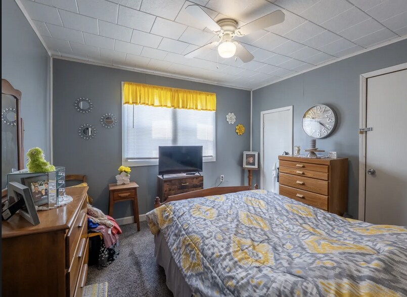 More Photos Of 1201 S Park Ave, Herrin Office For Sale