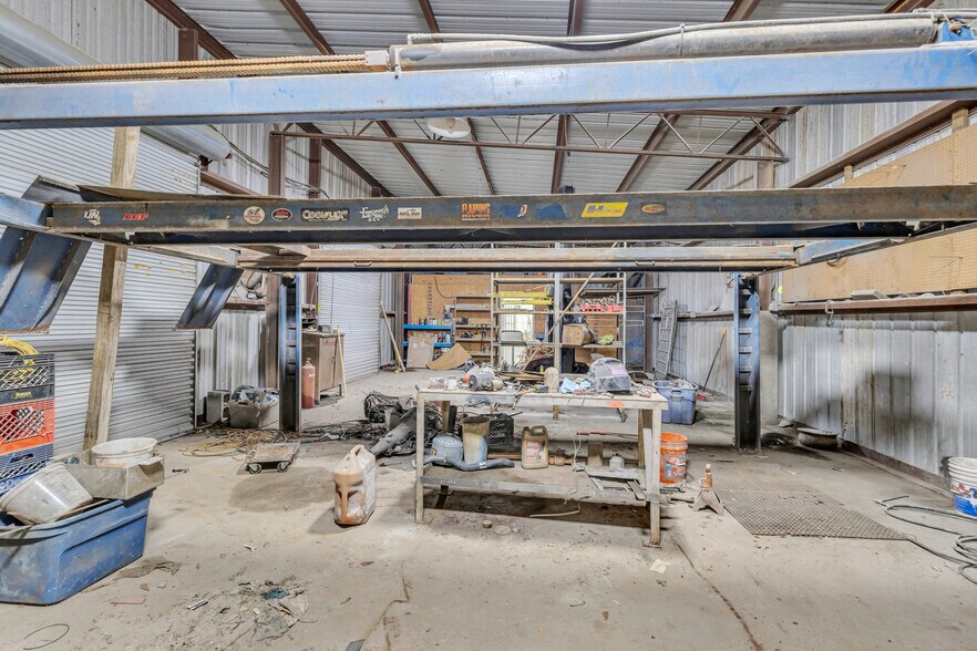 More Photos Of 15001 S Mills Rd, Gulfport Warehouse For Sale