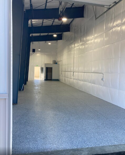 More Photos Of 197 Industrial loop, Mccall Warehouse For Lease