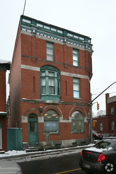 More Photos Of 32 Main St N, North Glengarry Office For Lease