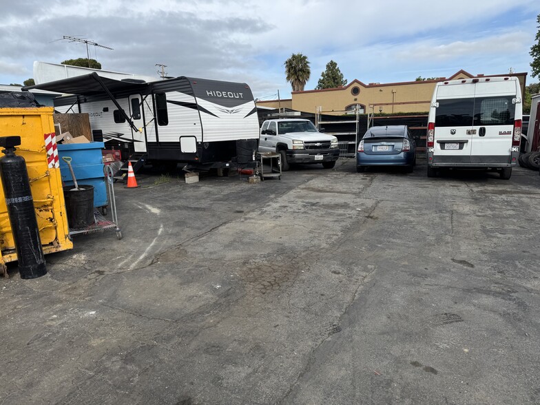 More Photos Of 540 Veterans Blvd, Redwood City Truck Terminal For Lease