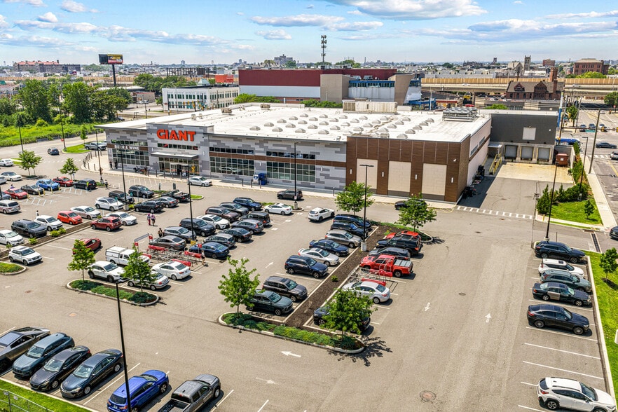 More Photos Of 1401 S Columbus Blvd, Philadelphia Supermarket For Sale