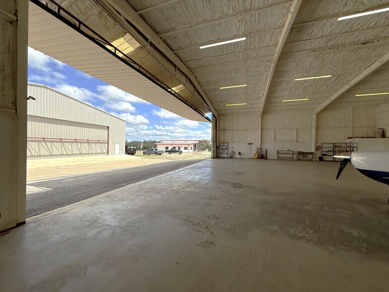 More Photos Of 501 Wright Brothers Dr, Georgetown Airplane Hangar For Sale