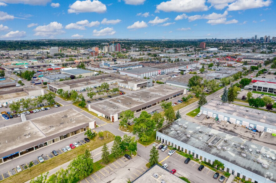 More Photos Of 6115 3rd St SE, Calgary Showroom For Lease