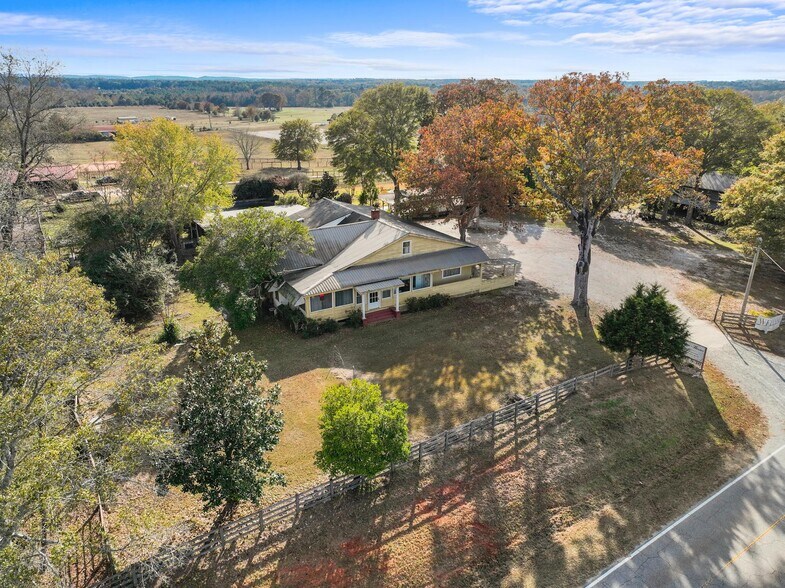 More Photos Of 607 Butts Mill Rd, Pine Mountain General Retail For Sale