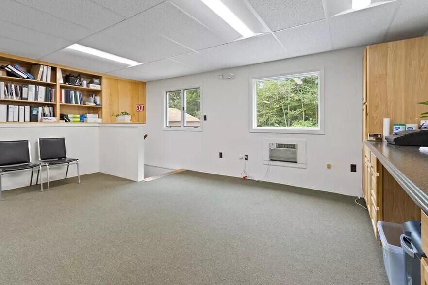 More Photos Of 587 Spring St, Westbrook Office For Sale