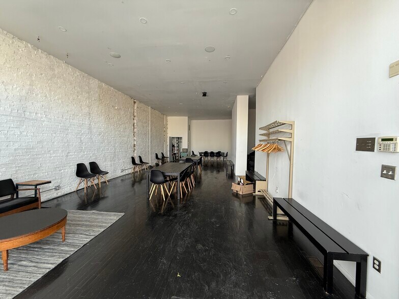 More Photos Of 1837 W Fulton St, Chicago Storefront Retail Residential For Lease