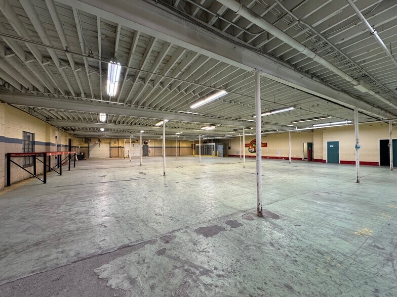 More Photos Of 195 Hudson St, Cornwall-on-Hudson Distribution For Lease