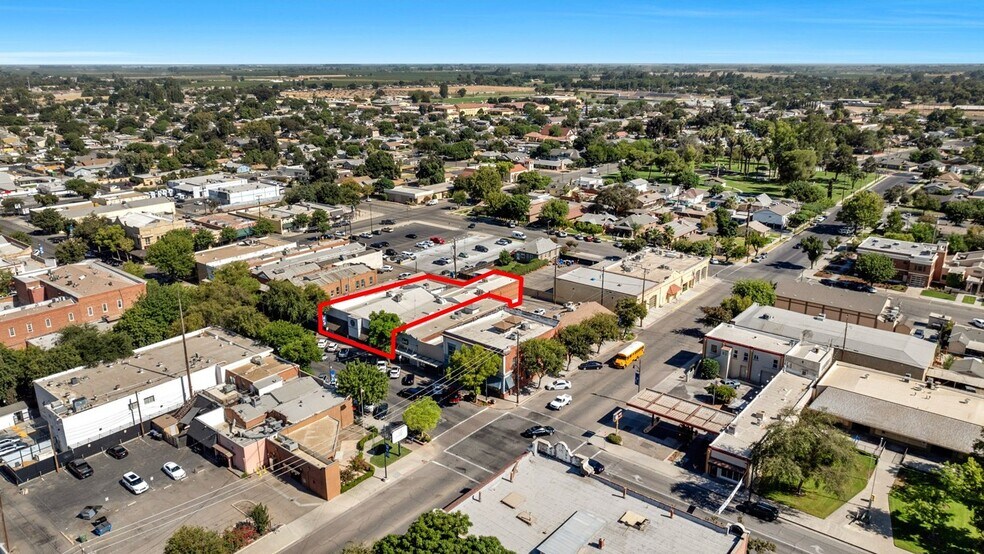 More Photos Of 339 W D St, Lemoore Storefront For Sale