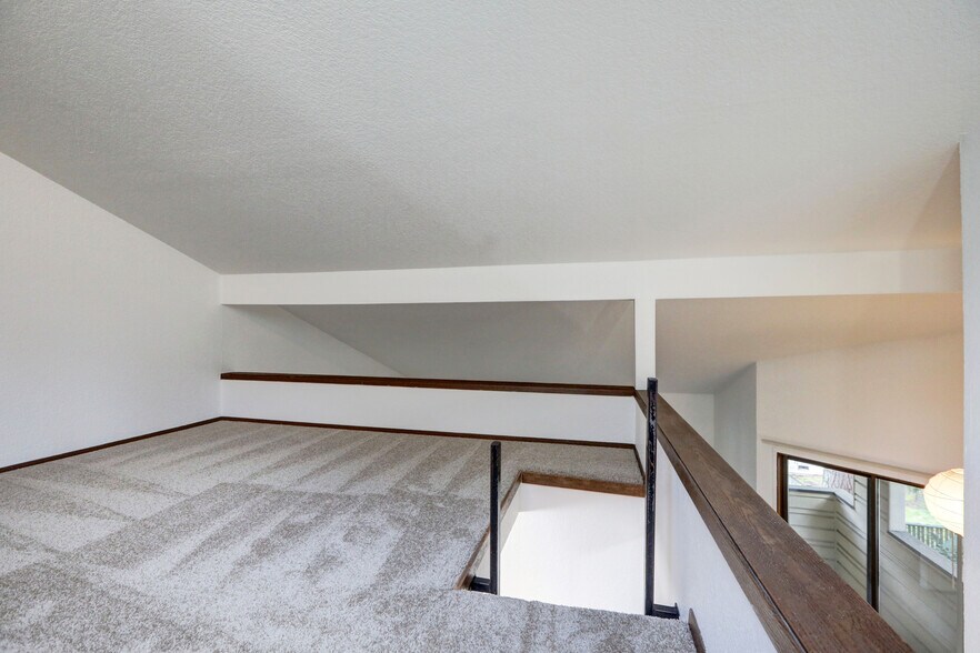 More Photos Of 12607 NE 119th St, Kirkland Apartments For Sale