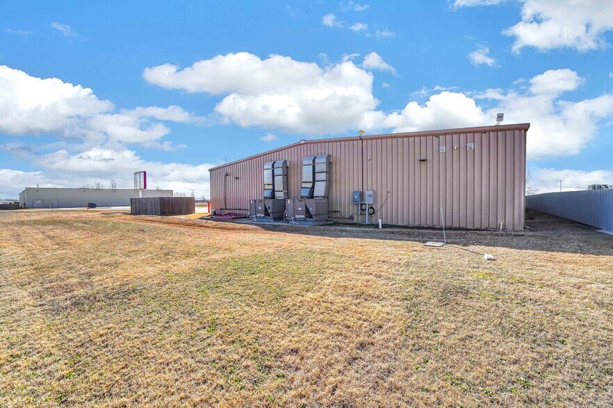 More Photos Of 215 E 1st St, Granite Freestanding For Sale