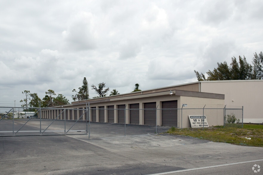 More Photos Of 2077 Beacon Manor Dr, Fort Myers Self Storage For Sale