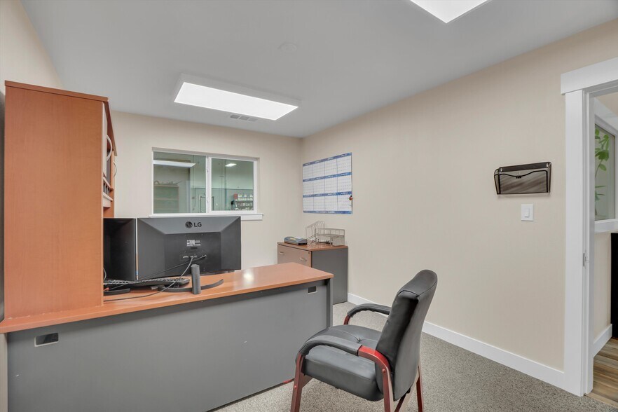 More Photos Of 5380 Gateway Plaza Dr, Benicia Industrial For Sale