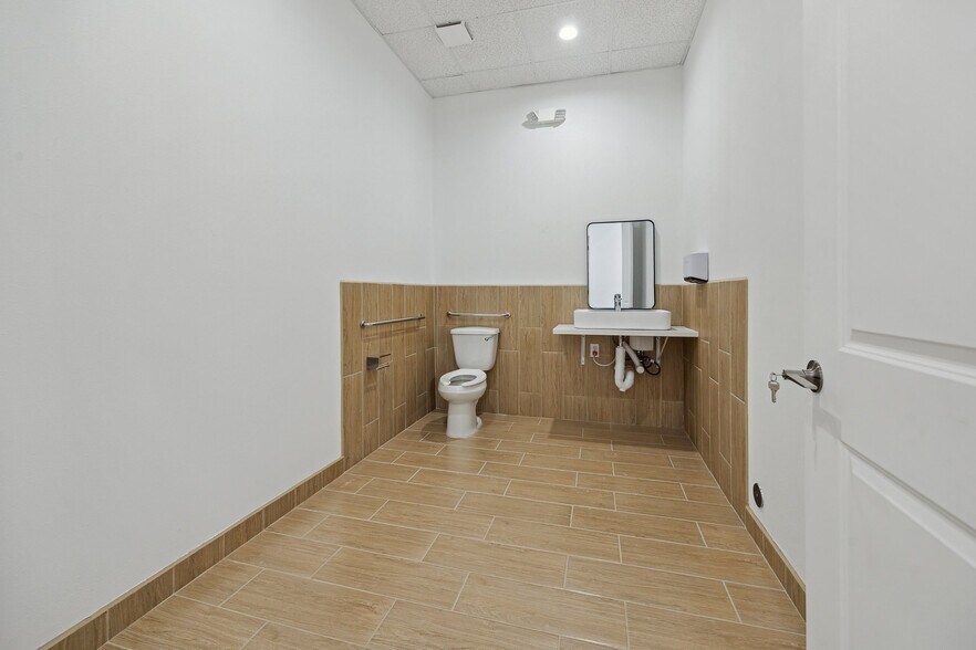 More Photos Of 26606-26622 Cook Field Rd, Katy Medical For Lease