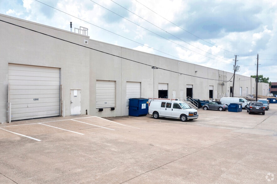 More Photos Of 12048-12092 Forestgate Dr, Dallas Distribution For Lease