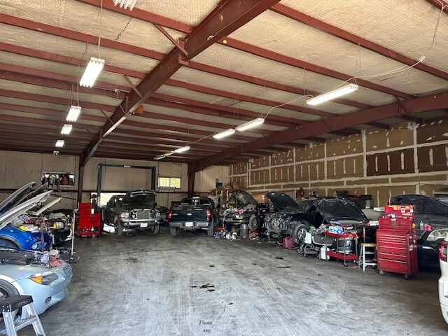 More Photos Of 3409 N Grove St, Fort Worth Warehouse For Sale