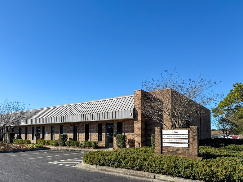 Primary Photo Of 2561 Oscar Johnson Dr, North Charleston Showroom For Lease