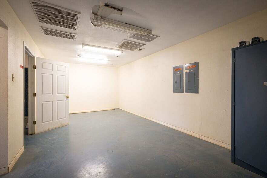 More Photos Of 180 Spring Mountain Dr, Canyon Lake Distribution For Sale