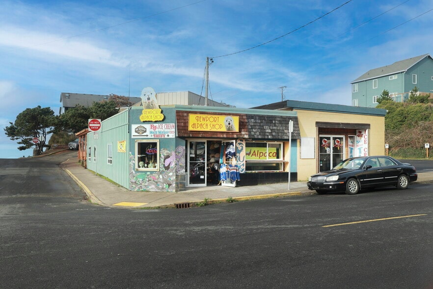 More Photos Of 501 NW Coast St, Newport Restaurant For Sale