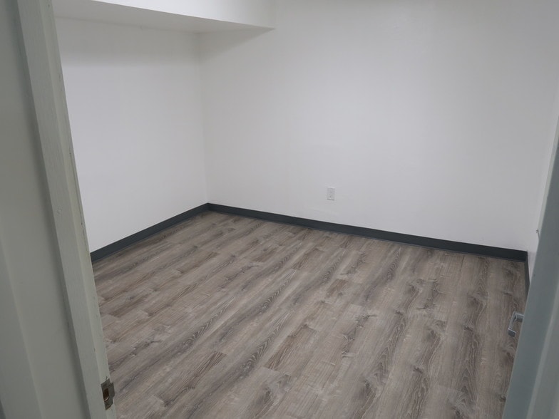 More Photos Of 5818 Southwest Fwy, Houston Showroom For Lease
