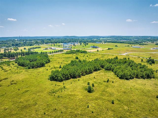 More Photos Of 7 Mathis Park Dr, Tahlequah Dormitory For Sale
