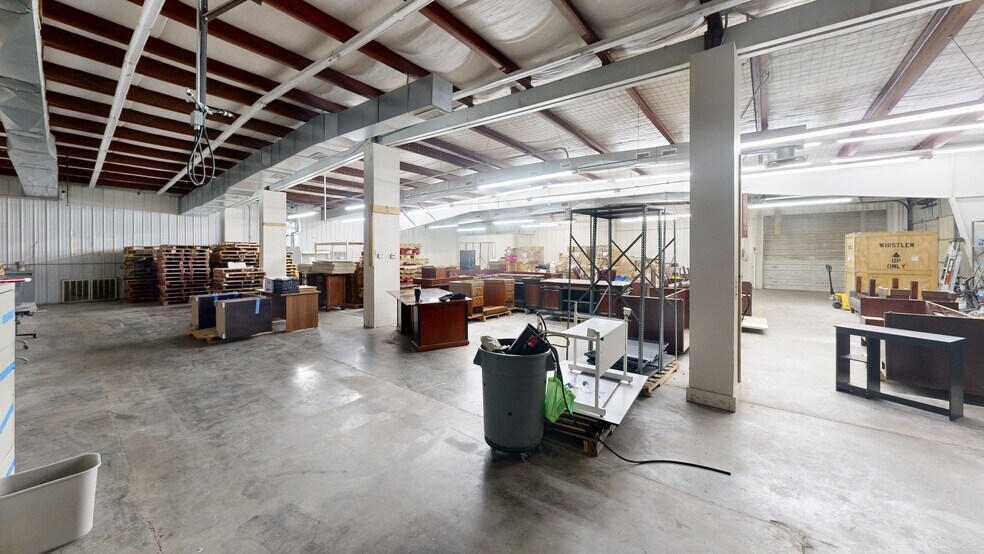 More Photos Of 555 N 13th St, Rogers Warehouse For Lease