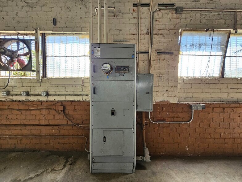 More Photos Of 3053 E 11th St, Los Angeles Industrial For Lease