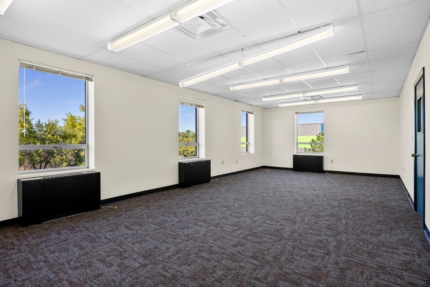 More Photos Of 30-32 N Russell Rd, Albany Office For Sale