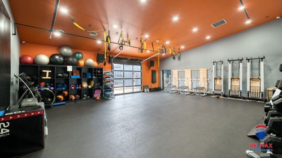 More Photos Of 5201 S Douglas Hwy, Gillette Bar For Sale
