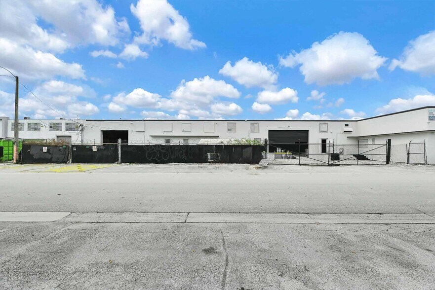More Photos Of 286-288 NE 67th St, Miami Warehouse For Lease