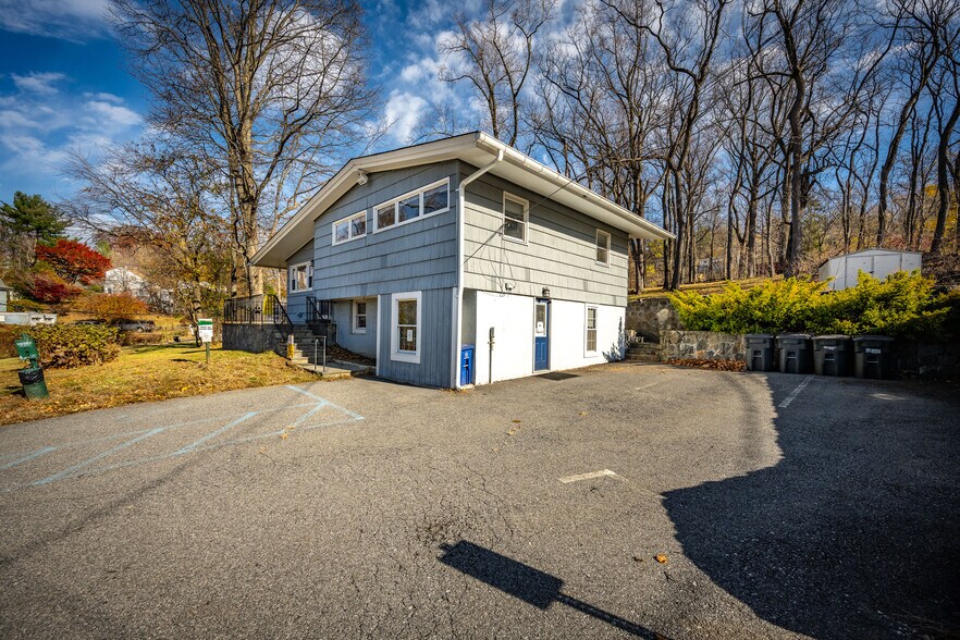More Photos Of 320 N Highland Ave, Ossining Office For Sale