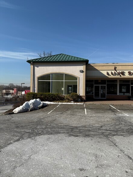 More Photos Of 385 N Franklin Tpke, Ramsey Bank For Lease
