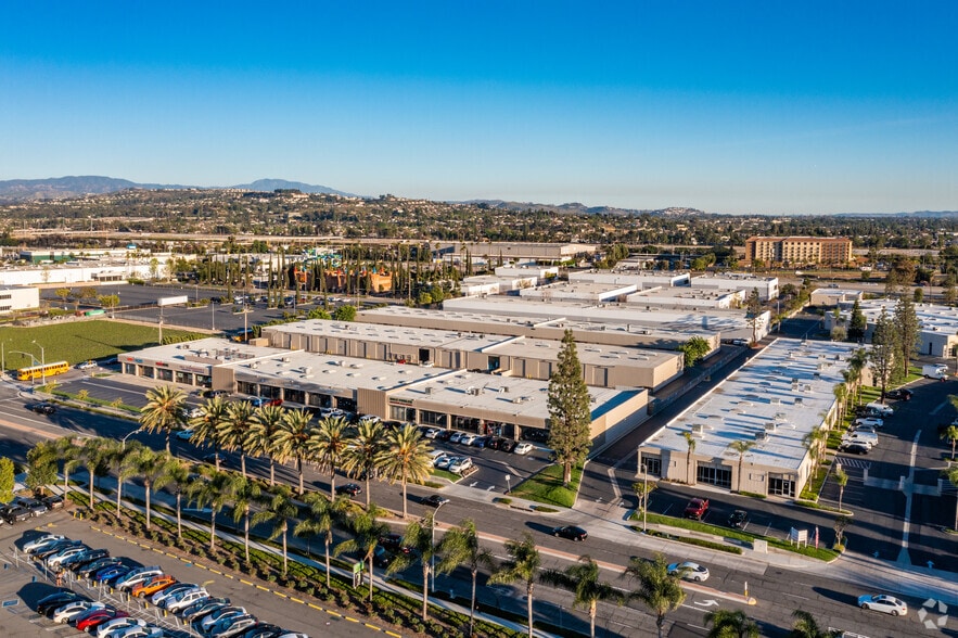 More Photos Of 3170-3198 E La Palma Ave, Anaheim Showroom For Lease
