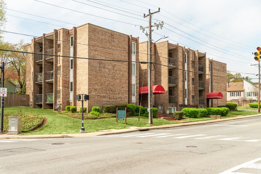 Primary Photo Of 300-302 W Glebe Rd, Alexandria Apartments For Sale