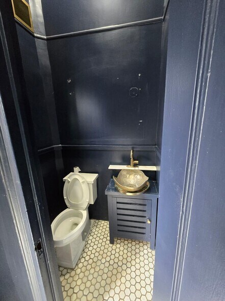 More Photos Of 36 Garth Rd, Scarsdale Storefront Retail Residential For Lease