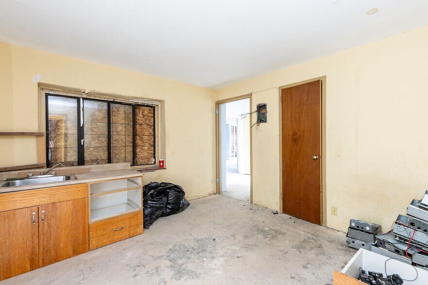 More Photos Of 628 9th St, Niagara Falls Apartments For Sale