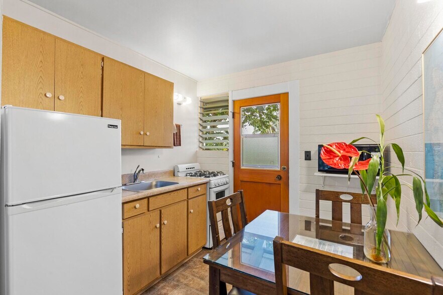 More Photos Of 333 Iliahi St, Hilo Hotel For Sale