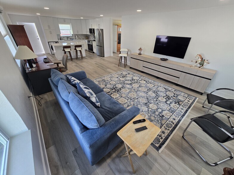 More Photos Of 1583 E Oakland Park Blvd, Oakland Park Freestanding For Sale
