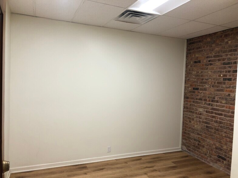 More Photos Of , Baton Rouge Office For Sale