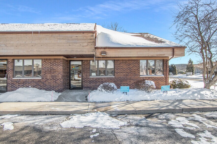 More Photos Of 3050 Commerce Dr, Fort Gratiot Office For Sale