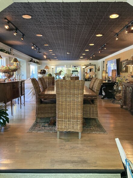 More Photos Of 1241 Dixie Hwy, Rossford Garden Center For Sale