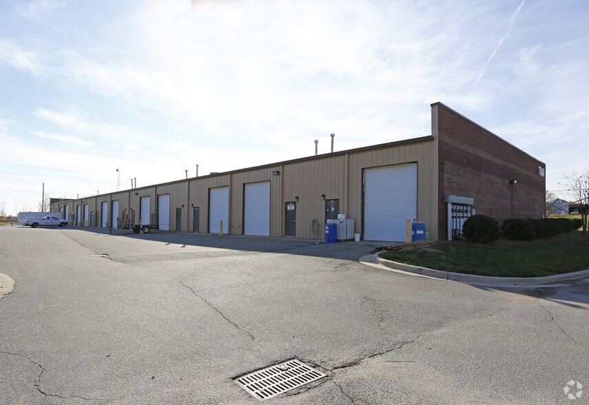More Photos Of 7168 Weddington Rd, Concord Flex For Lease