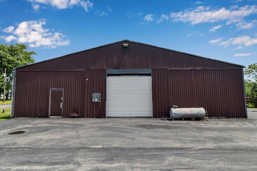 More Photos Of 7120 Seneca St, Elma Warehouse For Lease