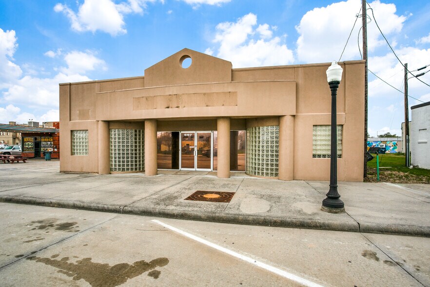 More Photos Of 605-607 6th St N, Texas City Restaurant For Sale
