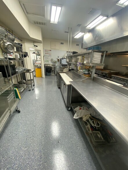 More Photos Of 5106 Old Bullard Rd, Tyler Restaurant For Lease