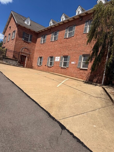 More Photos Of 187 W Main St, Saint Clairsville Medical For Lease