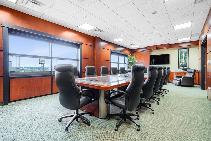 More Photos Of 7818 Highway 6 South Service Rd, Regina Flex For Sale