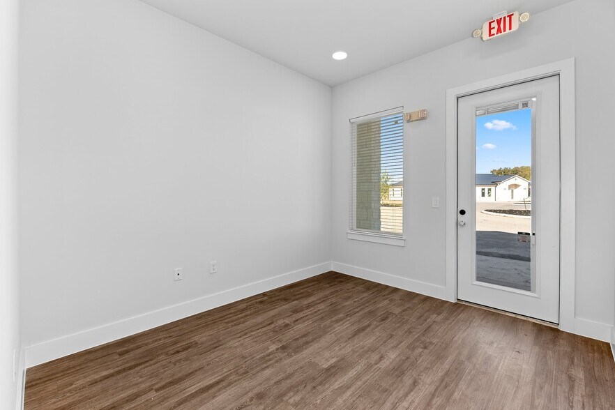 More Photos Of 3835 County Road 175, Round Rock Office For Sale