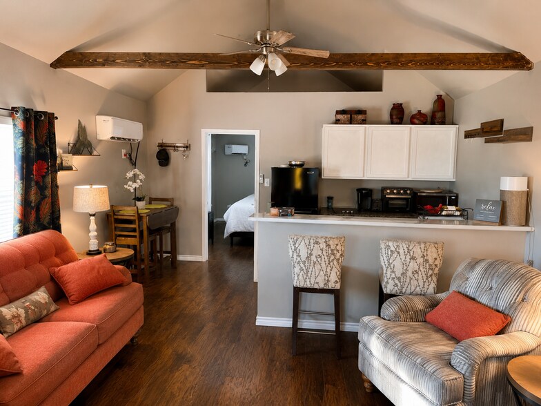 More Photos Of 208 Valley View Dr, Kerrville Lodge Meeting Hall For Sale