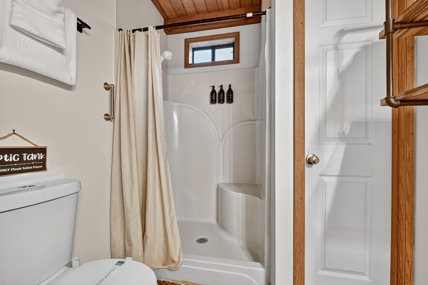 More Photos Of 77 Alpine Way, Blairsville Hotel For Sale